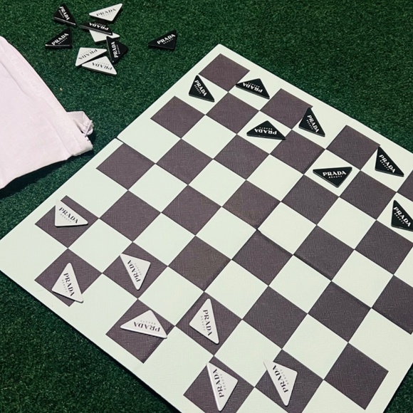 PRADA CHECKERS BOARD GAME RARE - Picture 3 of 5
